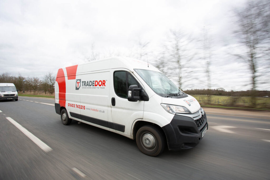 A tradedor van driving